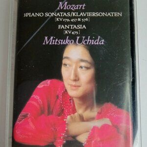 Mitsuko Uchida Mozart - Classical Cassette - Mozart 3 Piano Sonatas & 1 Fantasia